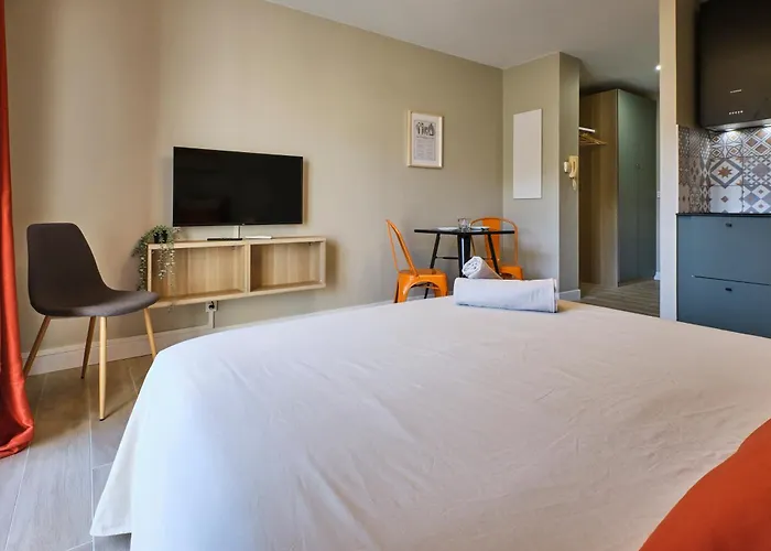 Au Celadon Parking Gratuit, Wifi, Terrasse, Piscine Διαμέρισμα