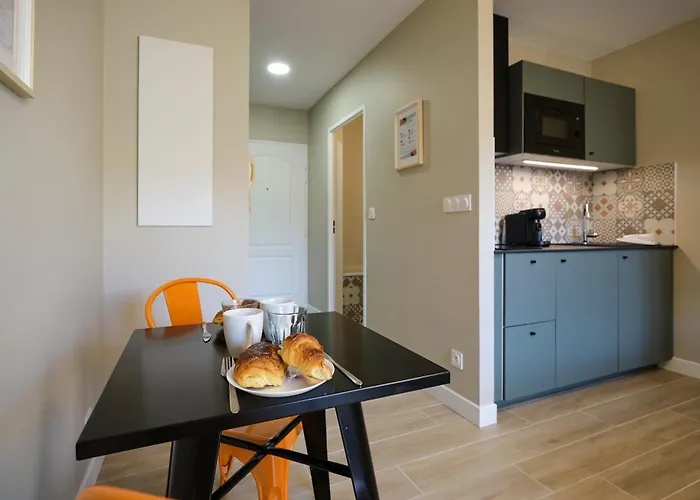 Apartment Au Celadon Parking Gratuit, Wifi, Terrasse, Piscine